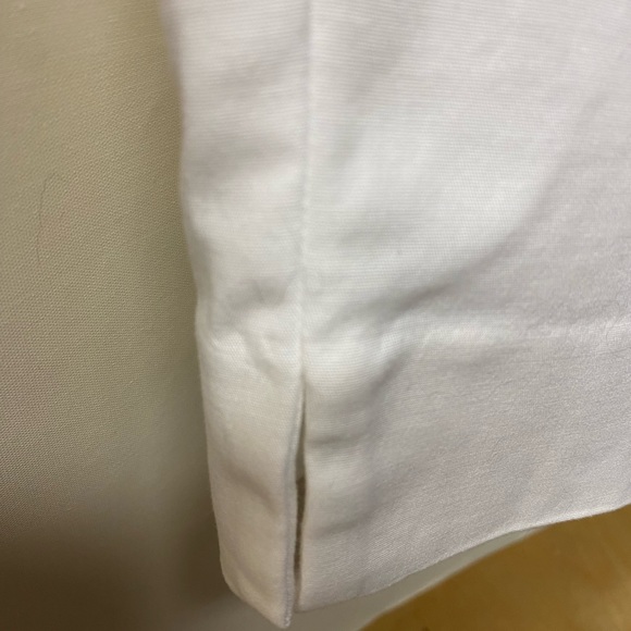 White Capris with stretch. Side pockets, side slits at bottom, 3/4 Pants - Picture 2 of 13